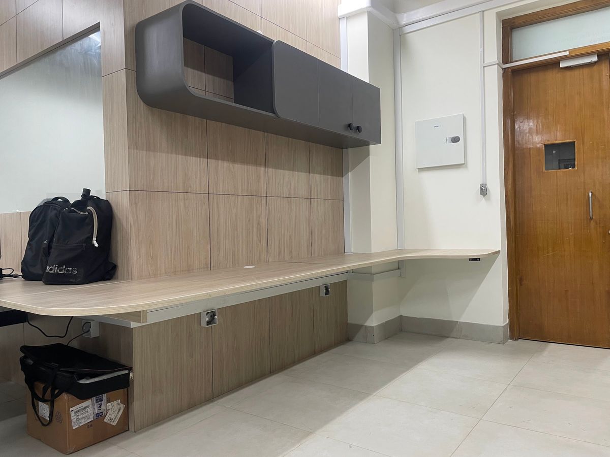 Office Workstation with Overhead Storage